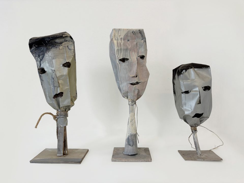 Inge Schmidt | T-Köpfe | various years | Tea packets, paint, paper, cardboard, wood, yarn | boa-basedonart