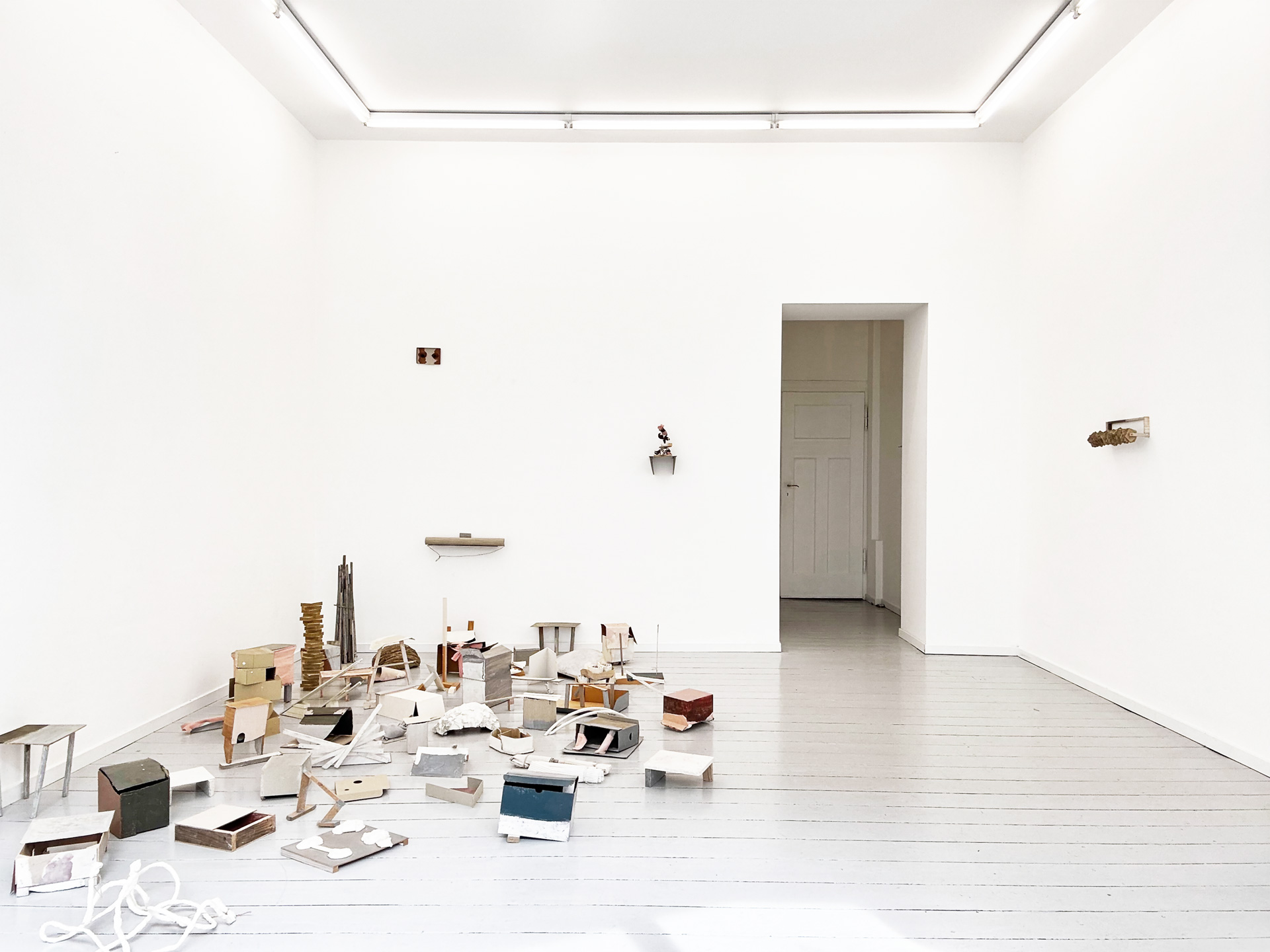 Inge-Schmidt | bis dann,Plastische Stücke und Zeichnungen | front room | boa-basedonart
